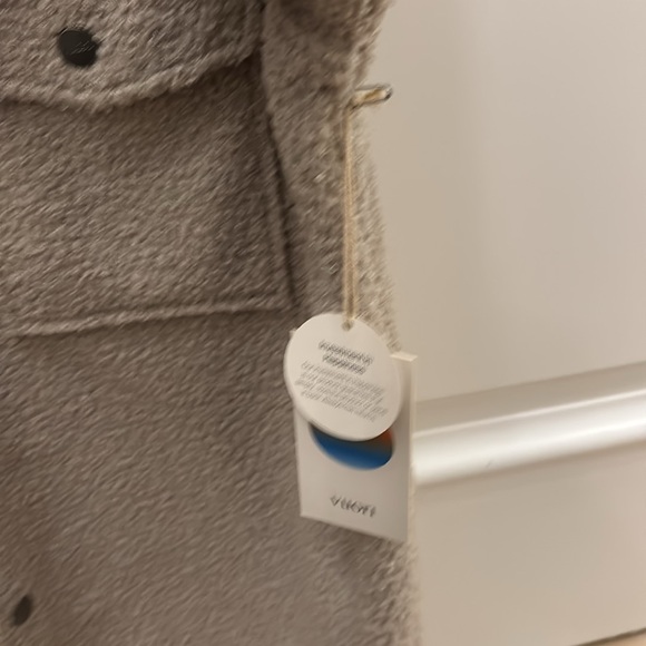 NWT! Vuori Sycamore shirt jacket. Size M - Picture 5 of 6